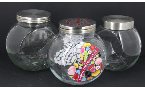 3 bocaux à bonbons dont un de la marque 