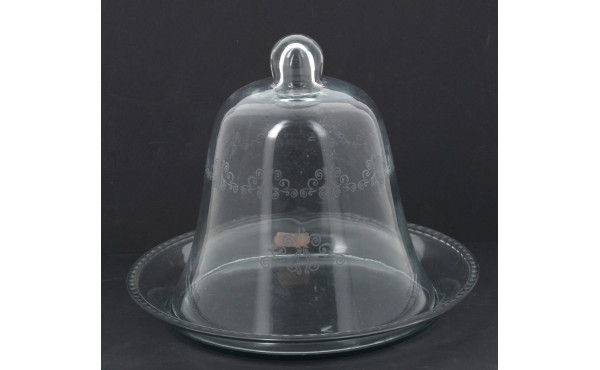 Cloche à fromage sur son plateau en verr