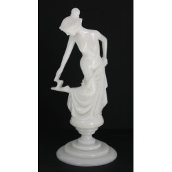 Baigneuse de rechaussant, sujet en verre