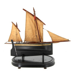 Maquette de bateau de pêche des années 