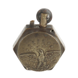 Briquet ancien à décor d'un aigle surmon