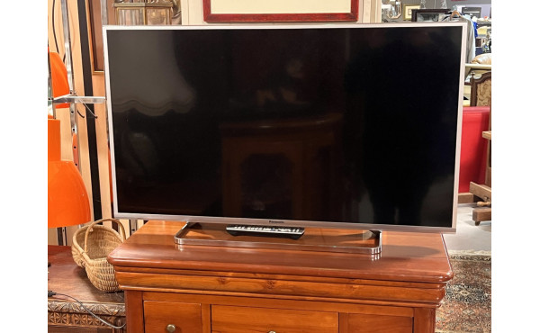 PANASONIC - Téléviseur HD 90x53 cm modèl