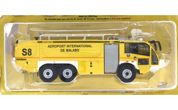 Camion de pompiers lance mousse Aéroport