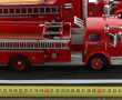 2 maquettes de camions de pompier améric