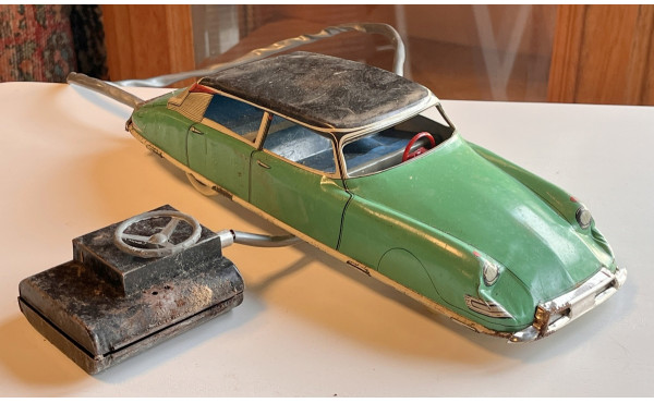 DS en tôle téléguidée années 60 L. 29 c