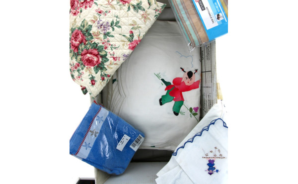 Lot de linge ancien et moderne dont drap