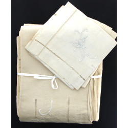 Lot de 2 draps brodés et une paire de ta