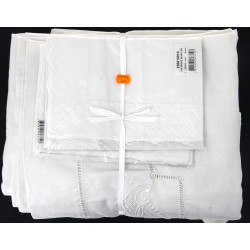Lot de 3 draps brodés de fleurs, pastill