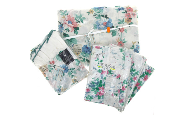 Parure neuve en coton fleuri comprenant 