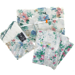 Parure neuve en coton fleuri comprenant 