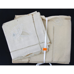 Parure brodée de fleurs et de jour compr