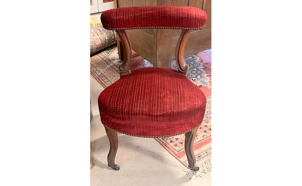 Chaise voyelle ancienne recouverte d'un 