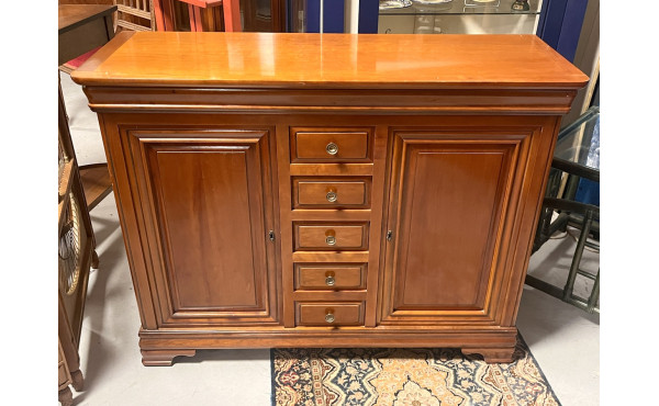 Petit buffet en bois de style Louis-Phil
