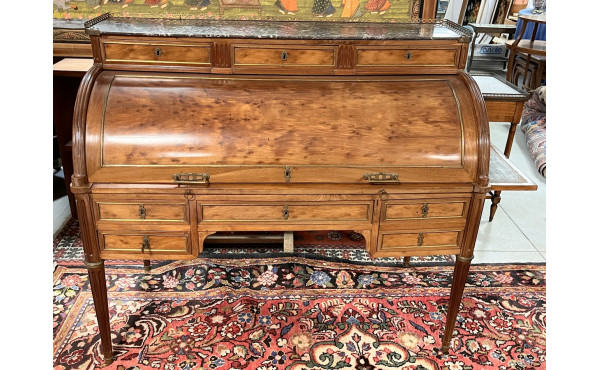 Bureau à cylindre Louis XVI, en placage 