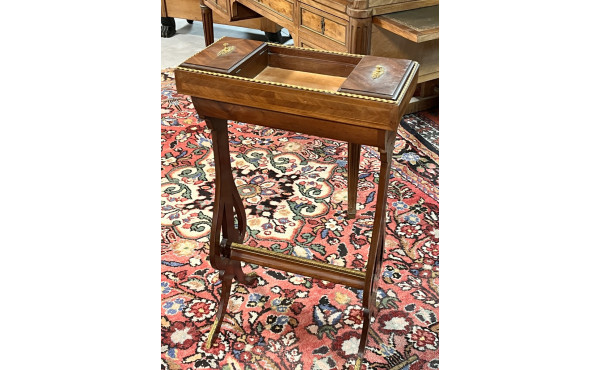 Petite table à ouvrage de dame, plateau 