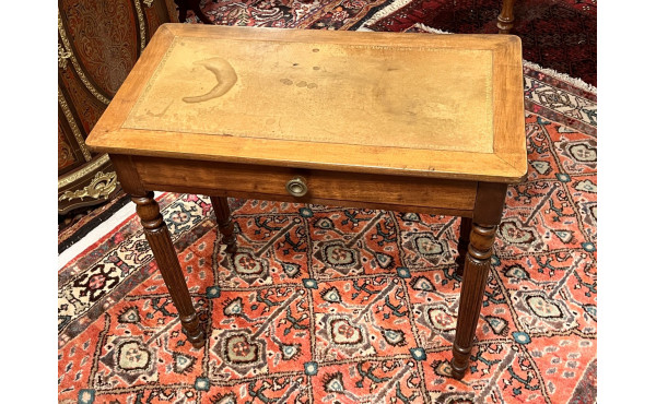 Petit bureau en bois fruitier, piètement