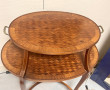 Table à thé de forme ovale en marqueteri