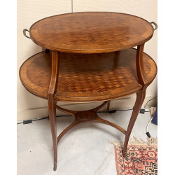 Table à thé de forme ovale en marqueteri
