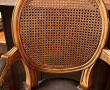 Fauteuil de bureau en bois clair mouluré