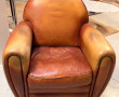 Fauteuil club en cuir de style ancien (a
