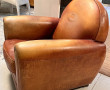 Fauteuil club en cuir de style ancien (a