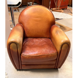 Fauteuil club en cuir de style ancien (a