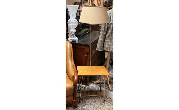 Petite table bout de canapé formant rang