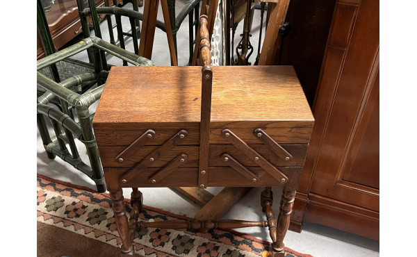 Travailleuse en bois