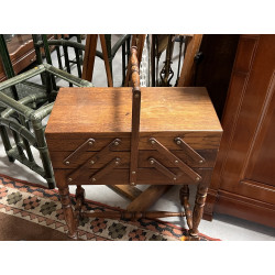 Travailleuse en bois