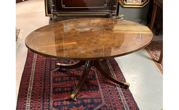 Table basse ovale à plateau en placage d