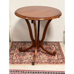 Guéridon rond en bois fruitier à pièteme