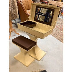 Coiffeuse et son tabouret en plastique b