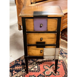 Petit meuble à hauteur d'appui à trois t