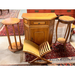 Petit meuble à une porte + repose-pied (