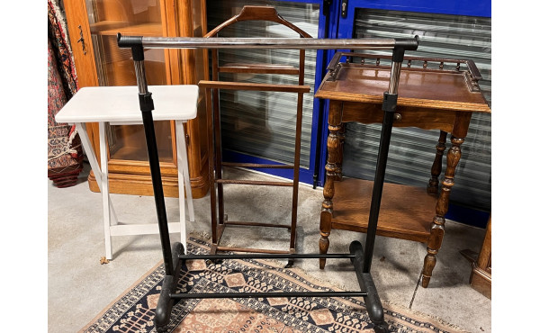 Valet de chambre + petite table blanche 