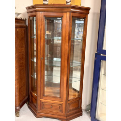 Vitrine à pans coupés en merisier, vitre