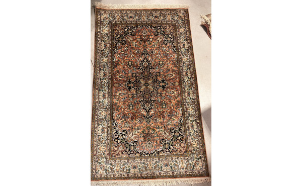 Tapis en laine et soie, 93 x 159 cm