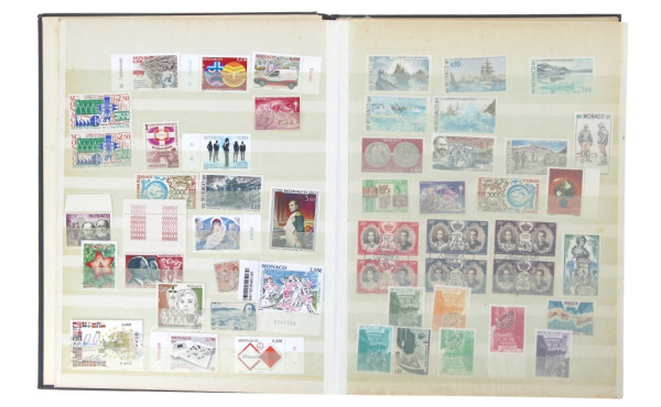 MONACO - Classeur bien garni de TP neufs