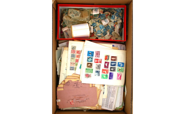 LOT DECOUVERTE à trier - Carton de TIMBR