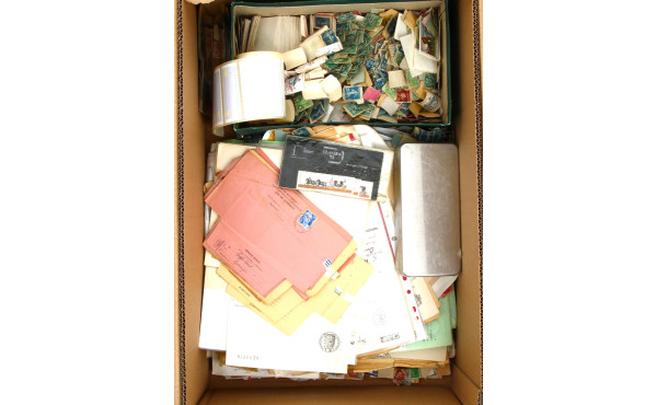 LOT DECOUVERTE à trier - Carton de TIMBR