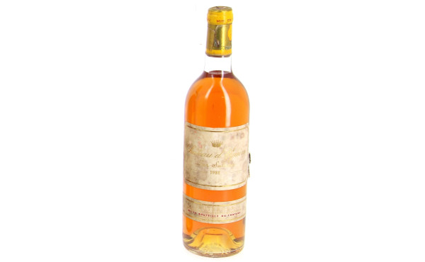 1 B Ch YQUEM 1981 Sauternes (salissures 