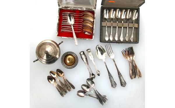 Lot de métal argenté dont 2 pinces à suc