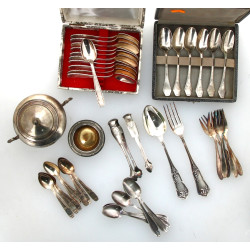 Lot de métal argenté dont 2 pinces à suc