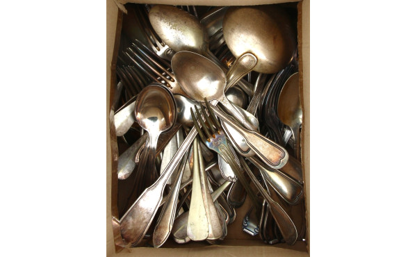 Lot de couverts en métal argenté