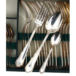 Ménagère en métal argenté modèle filets 