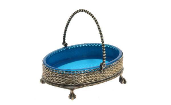 Petite coupe en forme de panier en métal