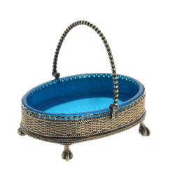 Petite coupe en forme de panier en métal