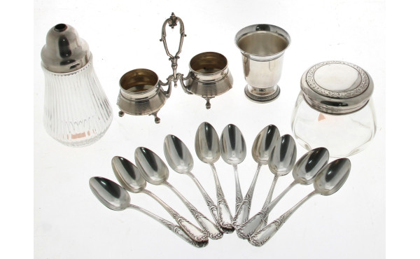 Lot de métal argenté comprenant un saler