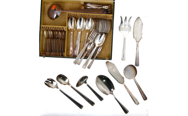 Ménagère en métal argenté style Art Déco