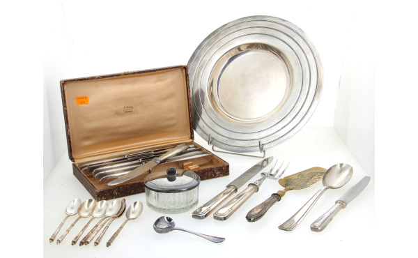 Lot de métal argenté comprenant un sucri